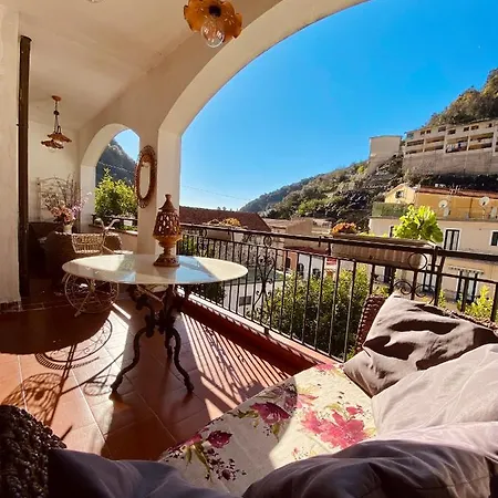 Gogas Amalfi Coast 公寓 *